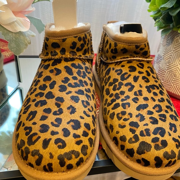 BNIB Authentic Ugg Woman’s Ultra Mini Leopard Boots - Picture 10 of 16